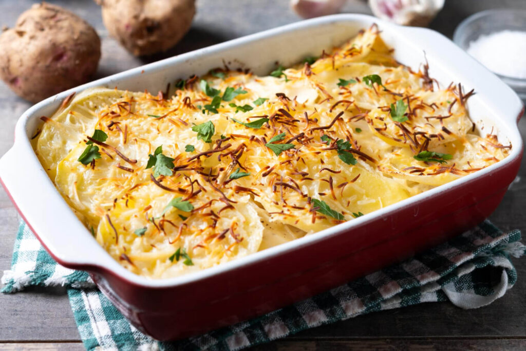 Patates graten tarifi – fırında kremalı ve peynirli pratik garnitür 14 Patates graten tarifi – fırında kremalı ve peynirli pratik garnitür