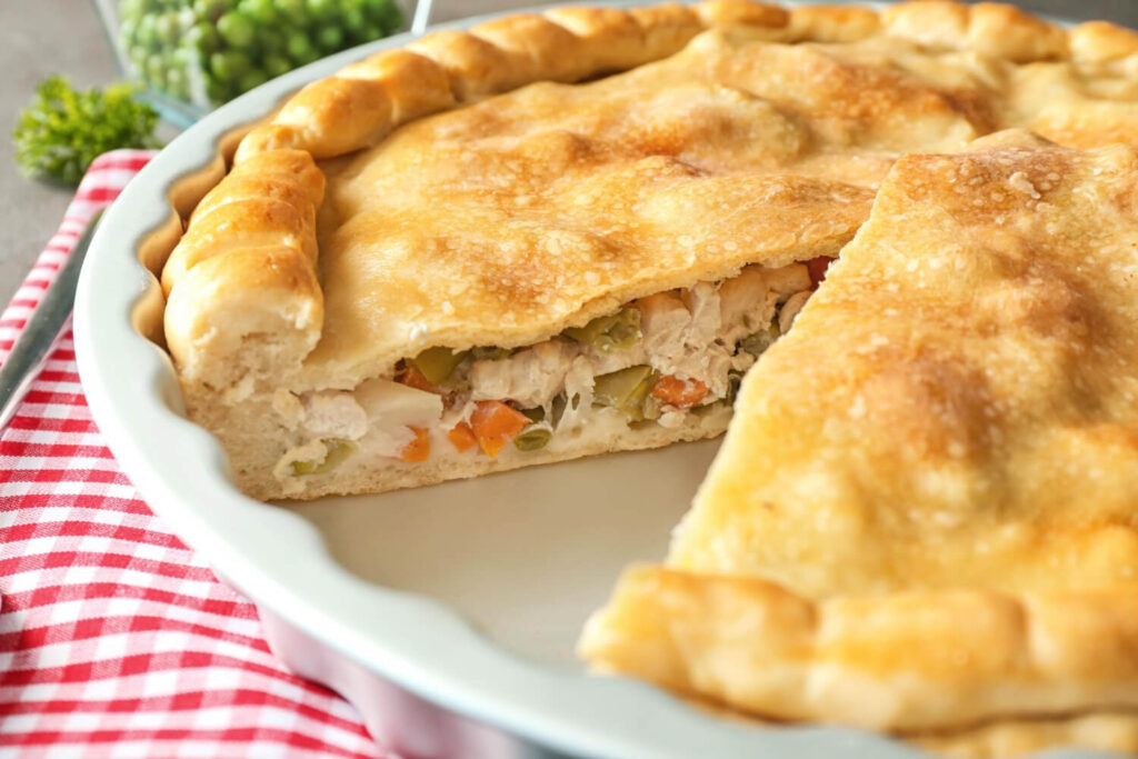 Chicken pot pie tarifi: kremalı tavuk ve sebzelerle dolu nefis milföy kabuğu 14 Chicken pot pie tarifi: kremalı tavuk ve sebzelerle dolu nefis milföy kabuğu