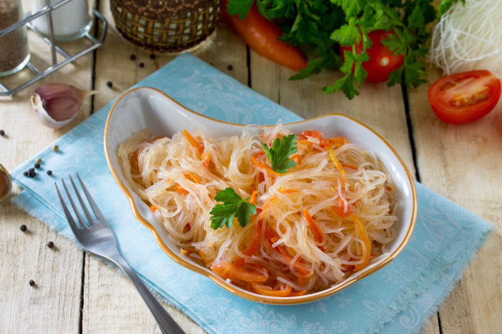 Funchoza salatası tarifi: uzak doğu mutfağından nefis ve hafif bir noodle salatası 14 Funchoza salatası tarifi: uzak doğu mutfağından nefis ve hafif bir noodle salatası