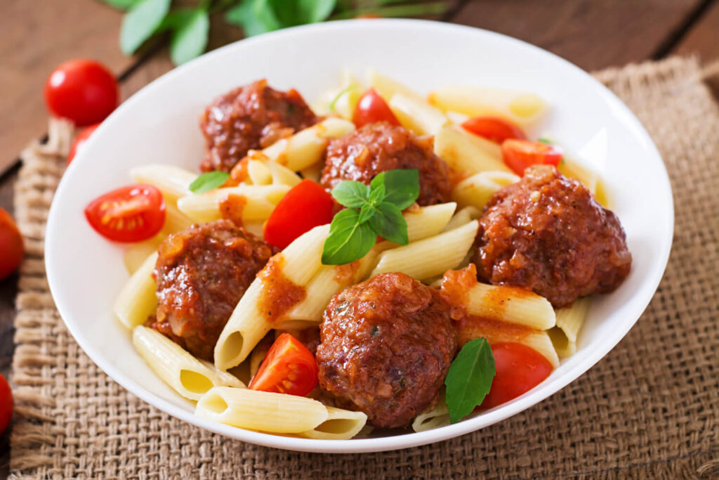 Domates soslu köfteli penne makarna tarifi: pratik, doyurucu ve lezzetli akşam yemeği 14 Domates soslu köfteli penne makarna tarifi: pratik, doyurucu ve lezzetli akşam yemeği