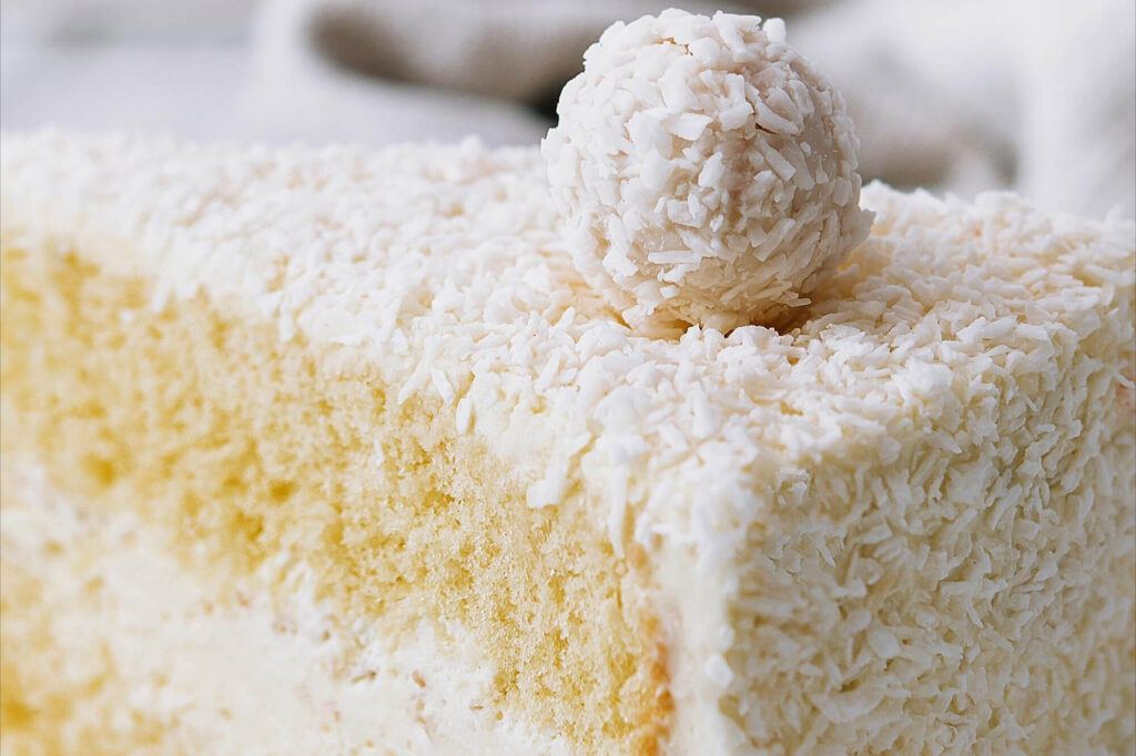 Raffaello pastası tarifi: hindistan cevizi ve bademin zarif buluştuğu nefis pasta 14 Raffaello pastası tarifi: hindistan cevizi ve bademin zarif buluştuğu nefis pasta