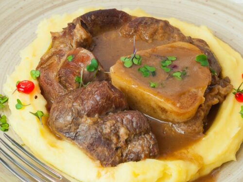 İtalyan mutfağından osso buco tarifi: dana i̇ncik ile aromatik bir ziyafet